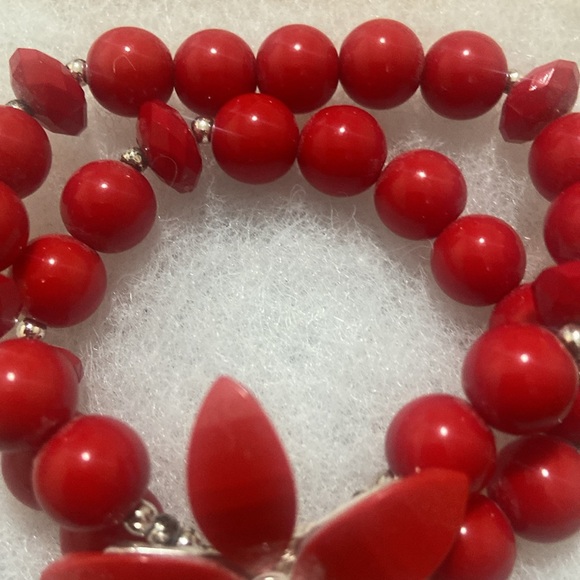 NWOT red flower bangle bracelet. Elastic bands - Picture 3 of 3